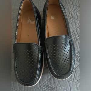 Woman shoes size 6 color black new without tag
